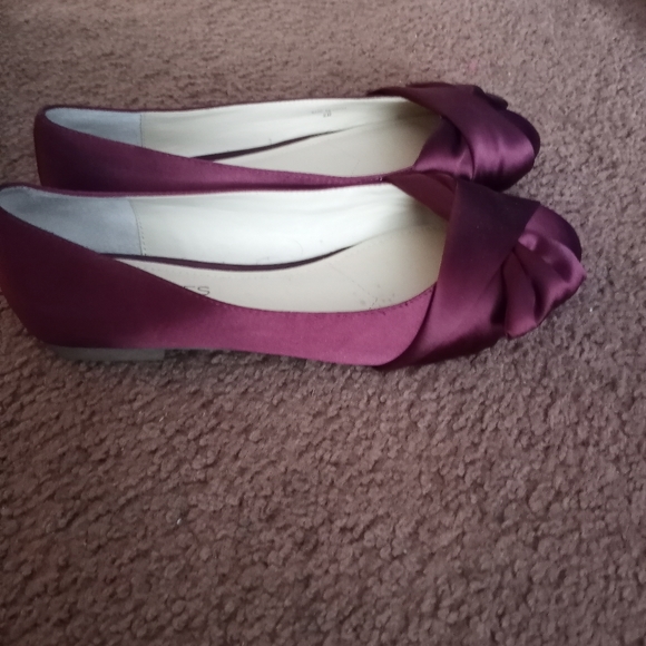 Burgundy flats - Picture 2 of 2